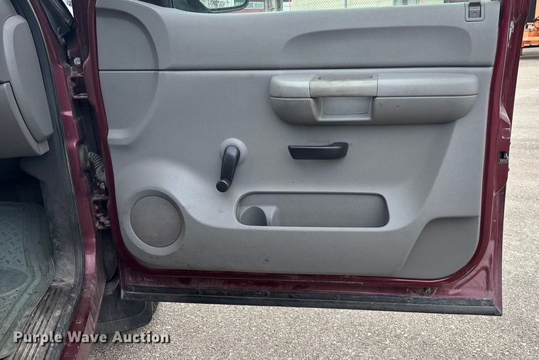 image for item FB0778 2009 Chevrolet Silverado 1500 Ext. Cab pickup truck