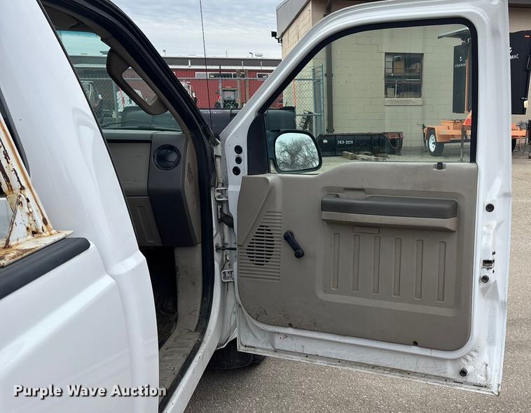 image for item FB0779 2008 Ford F250 Super Duty pickup truck