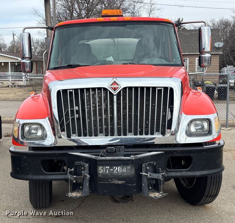 image for item FB0780 2007 International 7300 oil distributor truck