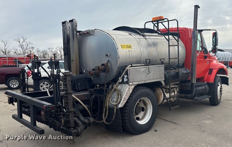 image for item FB0780 2007 International 7300 oil distributor truck