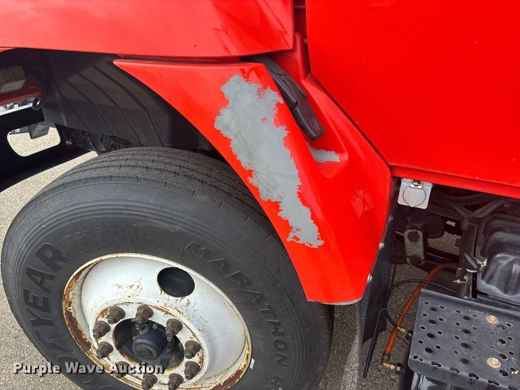 image for item FB0780 2007 International 7300 oil distributor truck