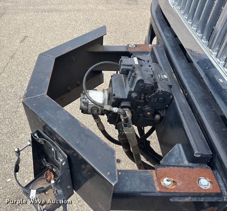 image for item FB0780 2007 International 7300 oil distributor truck