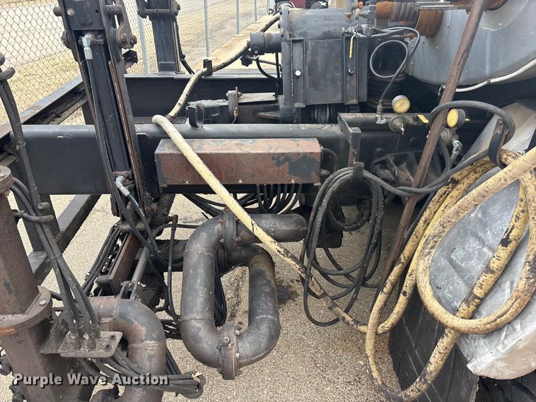 image for item FB0780 2007 International 7300 oil distributor truck