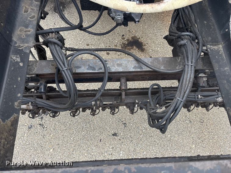 image for item FB0780 2007 International 7300 oil distributor truck