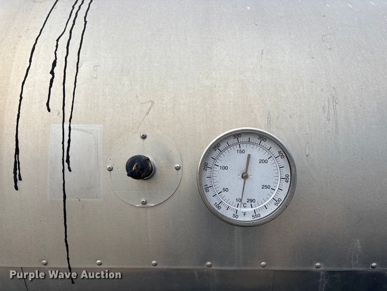 image for item FB0780 2007 International 7300 oil distributor truck