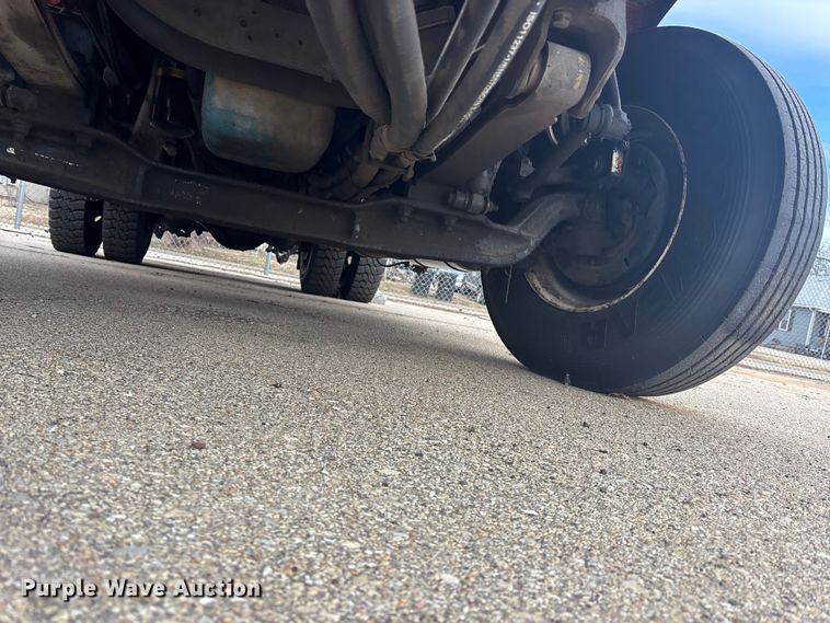 image for item FB0780 2007 International 7300 oil distributor truck