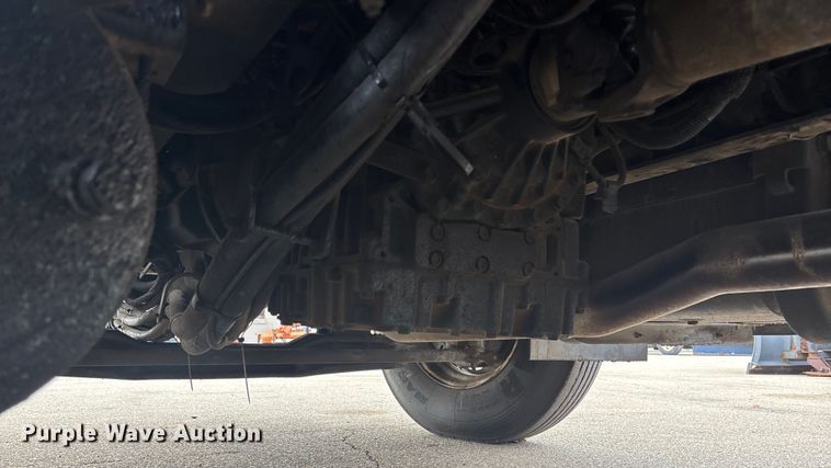 image for item FB0780 2007 International 7300 oil distributor truck