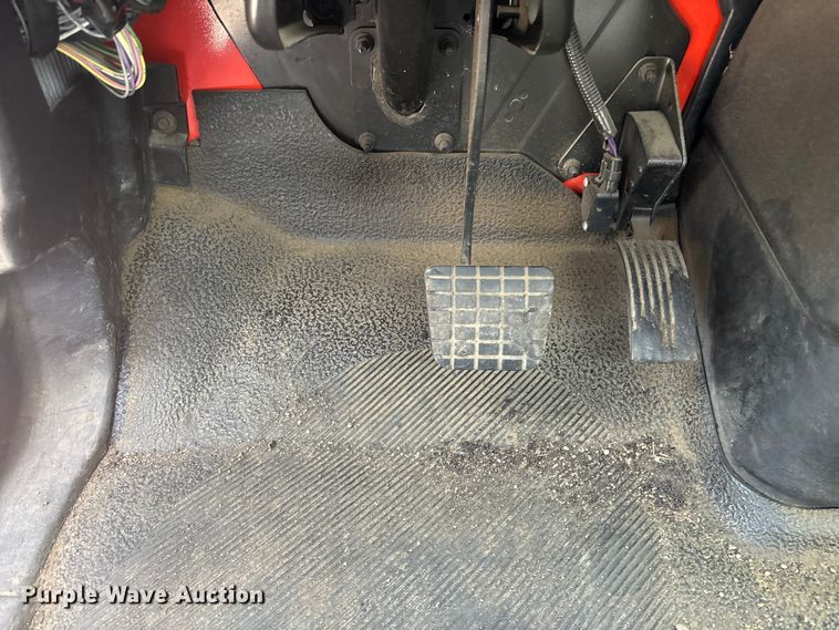 image for item FB0780 2007 International 7300 oil distributor truck