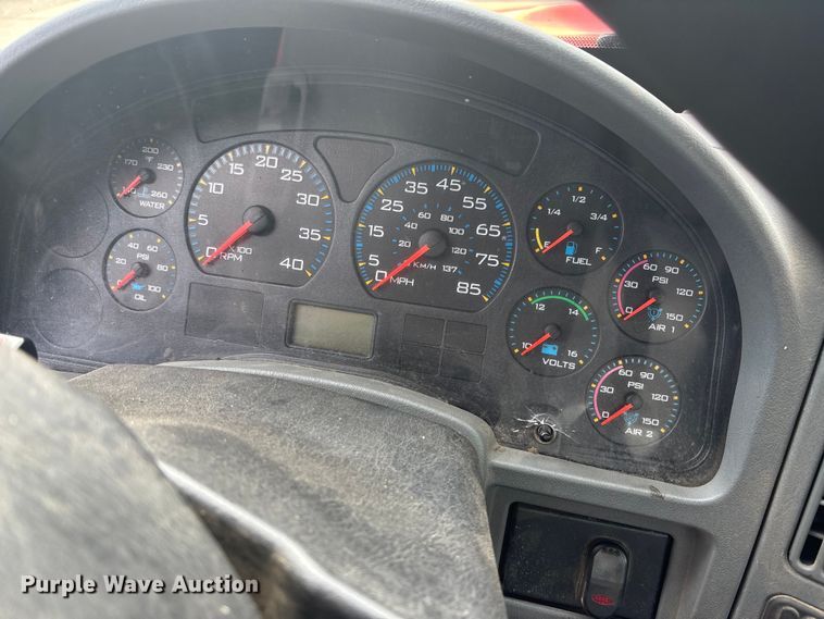 image for item FB0780 2007 International 7300 oil distributor truck