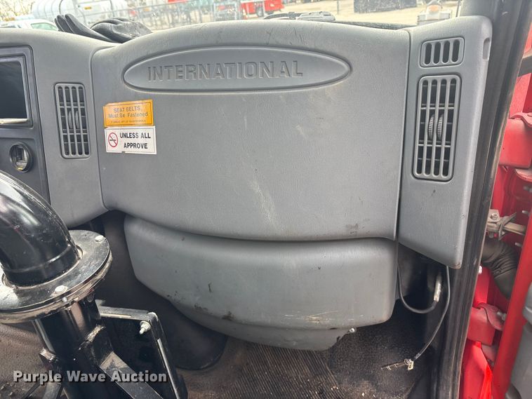 image for item FB0780 2007 International 7300 oil distributor truck