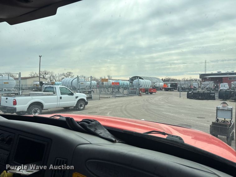 image for item FB0780 2007 International 7300 oil distributor truck