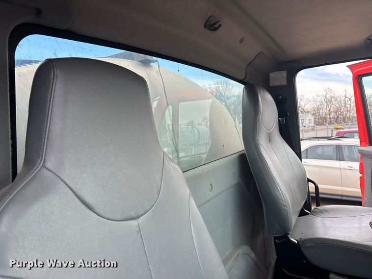 image for item FB0780 2007 International 7300 oil distributor truck