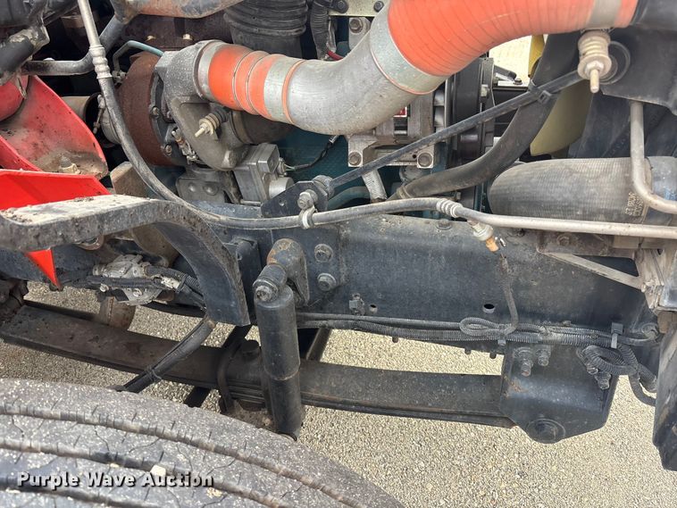 image for item FB0780 2007 International 7300 oil distributor truck