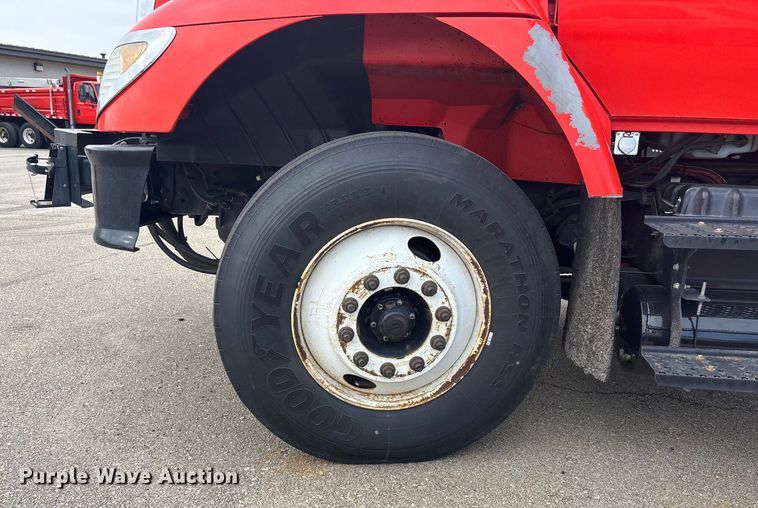 image for item FB0780 2007 International 7300 oil distributor truck