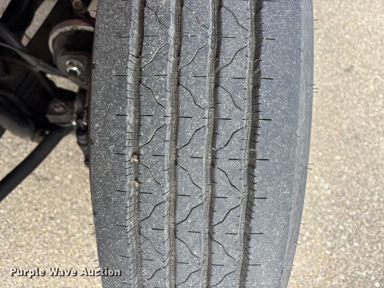 image for item FB0780 2007 International 7300 oil distributor truck