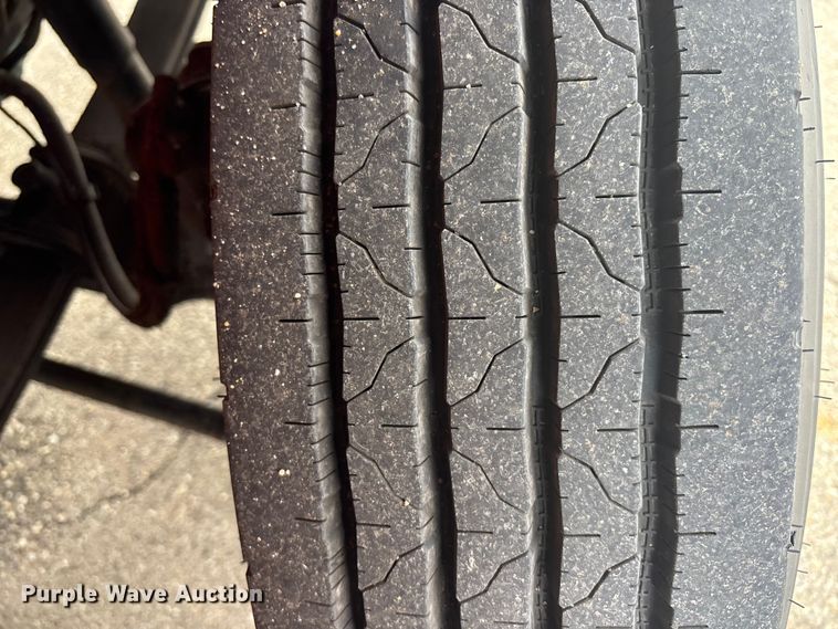 image for item FB0780 2007 International 7300 oil distributor truck