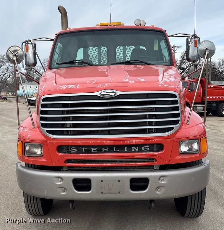 image for item FB0781 2006 Sterling L9500 Series semi truck