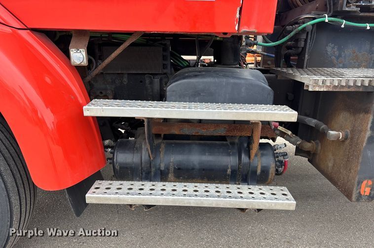 image for item FB0781 2006 Sterling L9500 Series semi truck