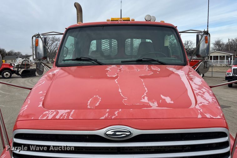 image for item FB0781 2006 Sterling L9500 Series semi truck