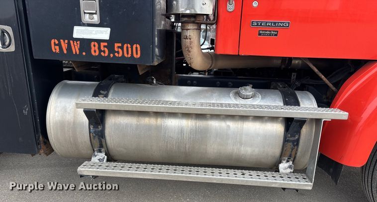 image for item FB0781 2006 Sterling L9500 Series semi truck