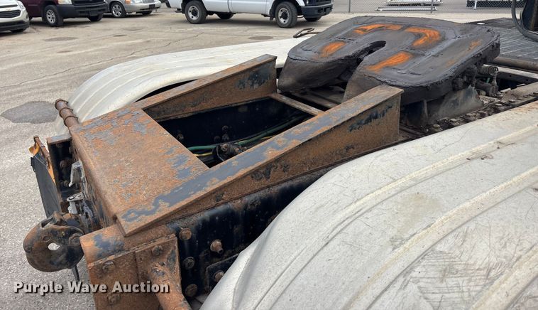 image for item FB0781 2006 Sterling L9500 Series semi truck