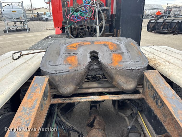 image for item FB0781 2006 Sterling L9500 Series semi truck