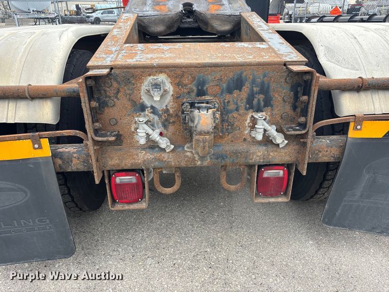 image for item FB0781 2006 Sterling L9500 Series semi truck