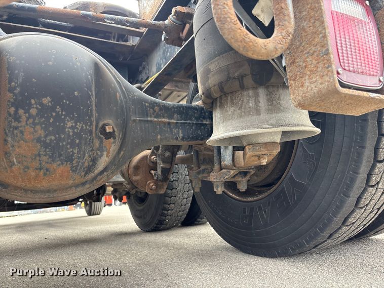 image for item FB0781 2006 Sterling L9500 Series semi truck