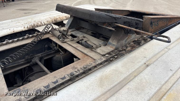 image for item FB0781 2006 Sterling L9500 Series semi truck