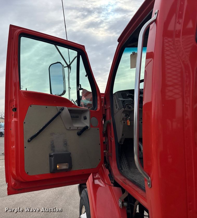 image for item FB0781 2006 Sterling L9500 Series semi truck