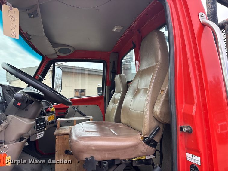 image for item FB0781 2006 Sterling L9500 Series semi truck