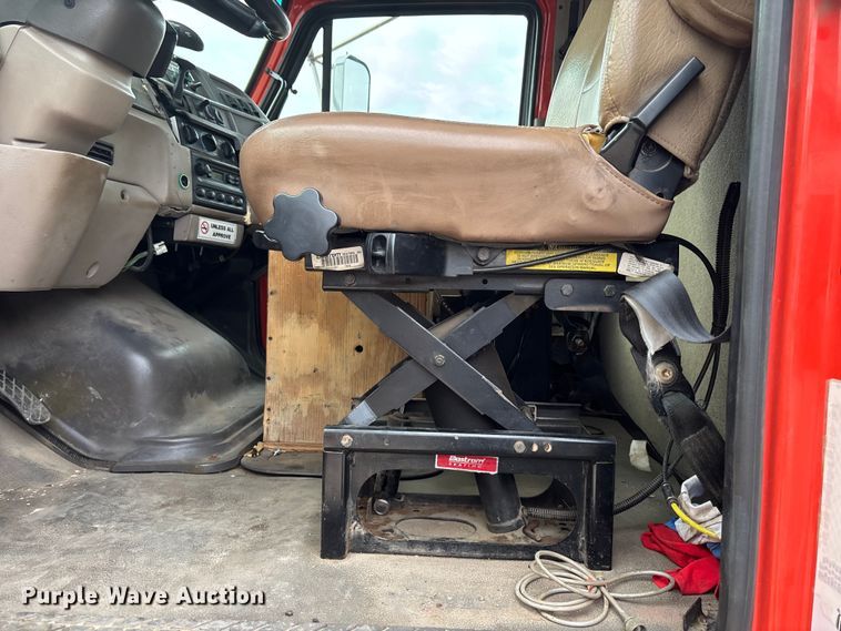 image for item FB0781 2006 Sterling L9500 Series semi truck