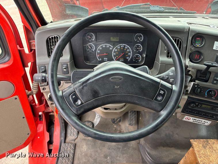 image for item FB0781 2006 Sterling L9500 Series semi truck