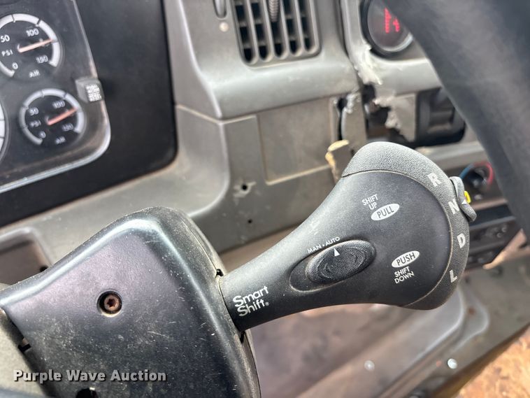 image for item FB0781 2006 Sterling L9500 Series semi truck