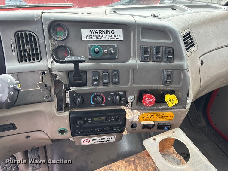 image for item FB0781 2006 Sterling L9500 Series semi truck