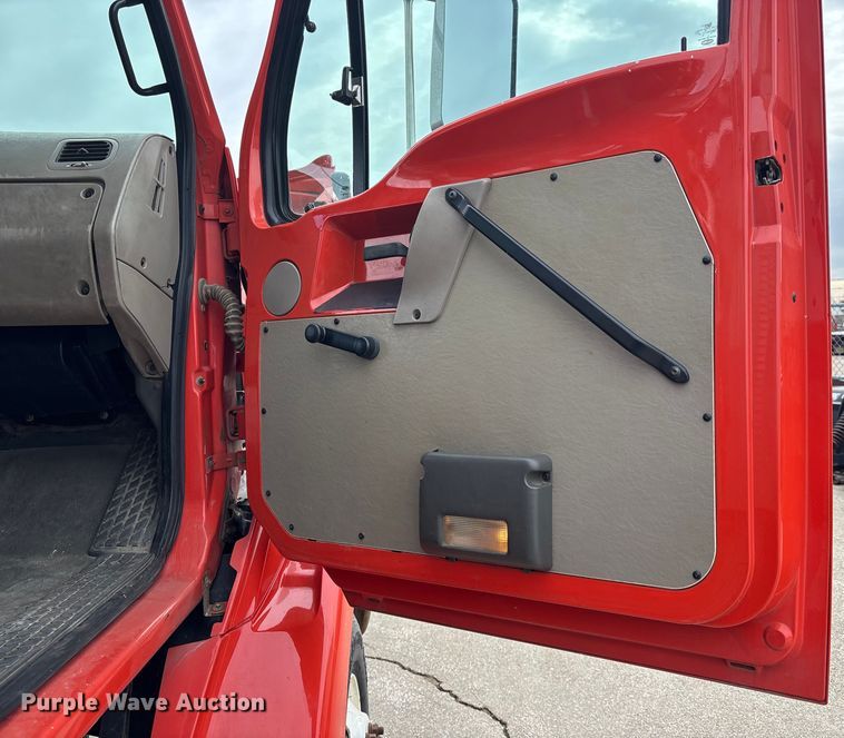 image for item FB0781 2006 Sterling L9500 Series semi truck