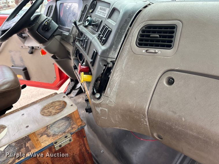 image for item FB0781 2006 Sterling L9500 Series semi truck