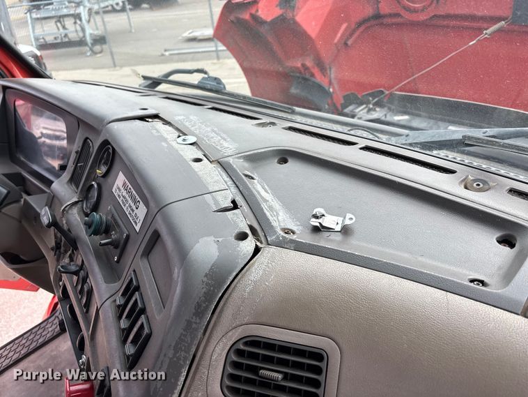 image for item FB0781 2006 Sterling L9500 Series semi truck