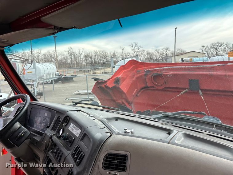 image for item FB0781 2006 Sterling L9500 Series semi truck