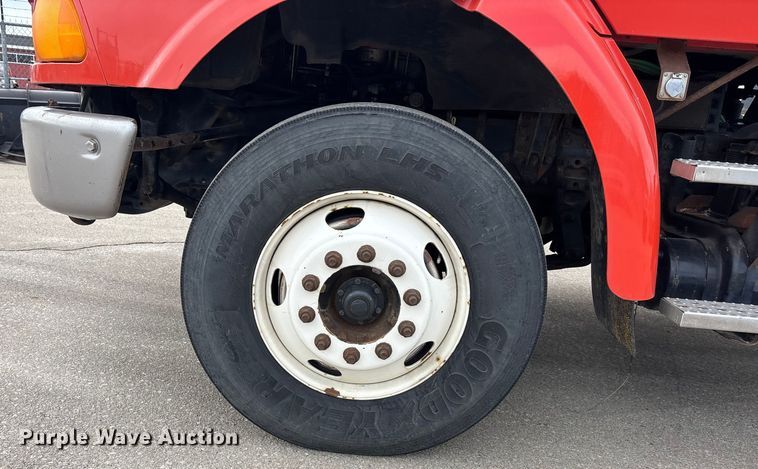 image for item FB0781 2006 Sterling L9500 Series semi truck