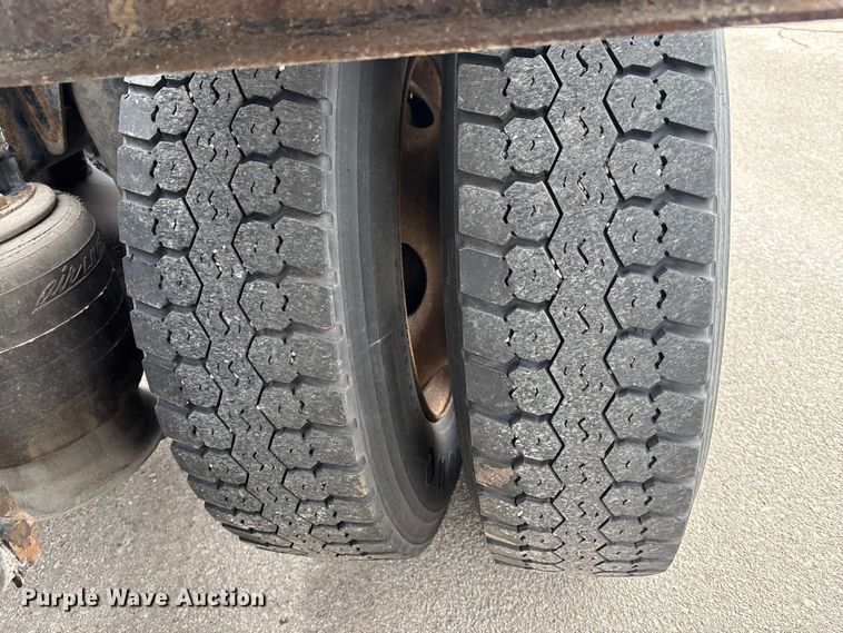 image for item FB0781 2006 Sterling L9500 Series semi truck