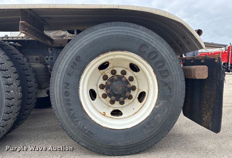 image for item FB0781 2006 Sterling L9500 Series semi truck