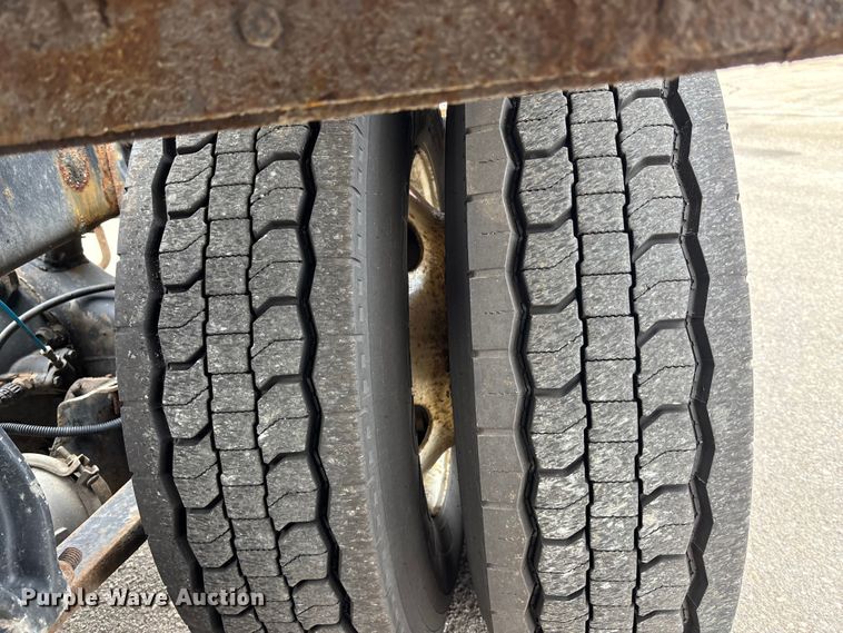 image for item FB0781 2006 Sterling L9500 Series semi truck