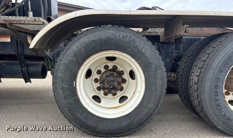 image for item FB0781 2006 Sterling L9500 Series semi truck