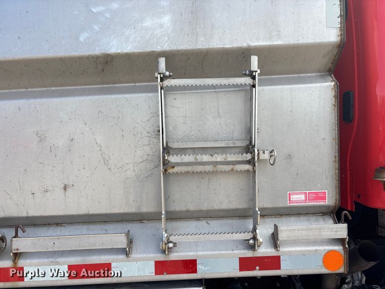 image for item FB0783 2015 Freightliner 108SD dump truck