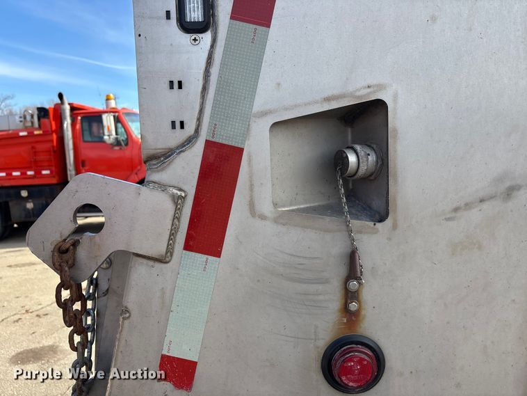 image for item FB0783 2015 Freightliner 108SD dump truck