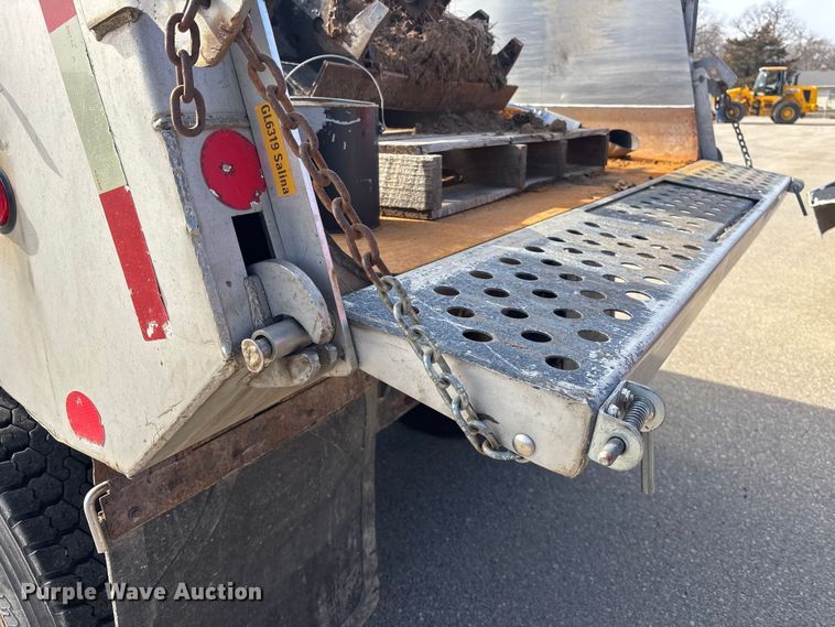 image for item FB0783 2015 Freightliner 108SD dump truck