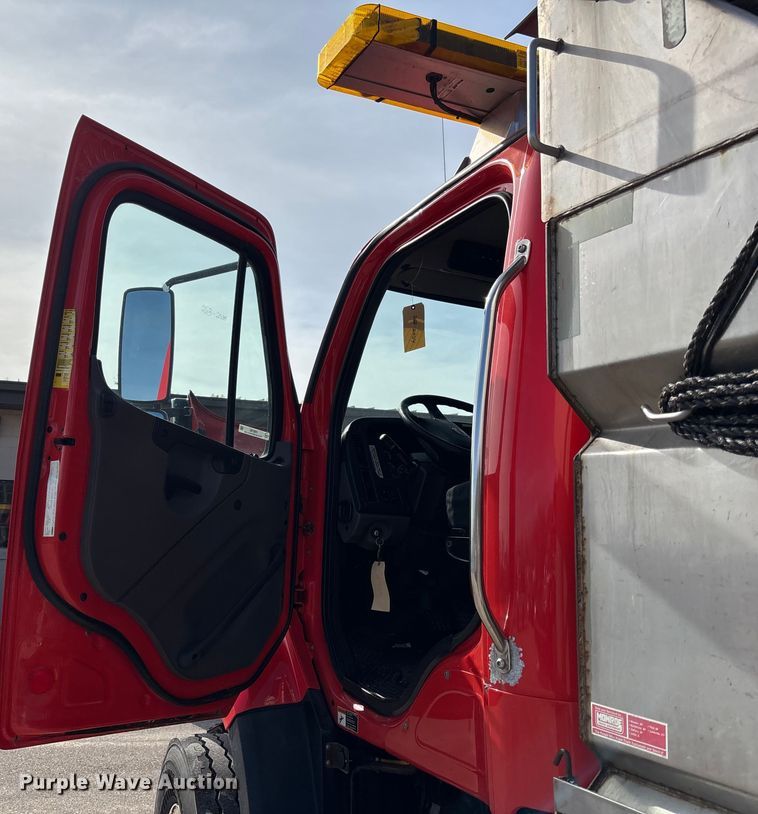 image for item FB0783 2015 Freightliner 108SD dump truck