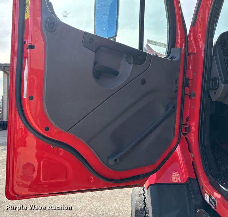 image for item FB0783 2015 Freightliner 108SD dump truck