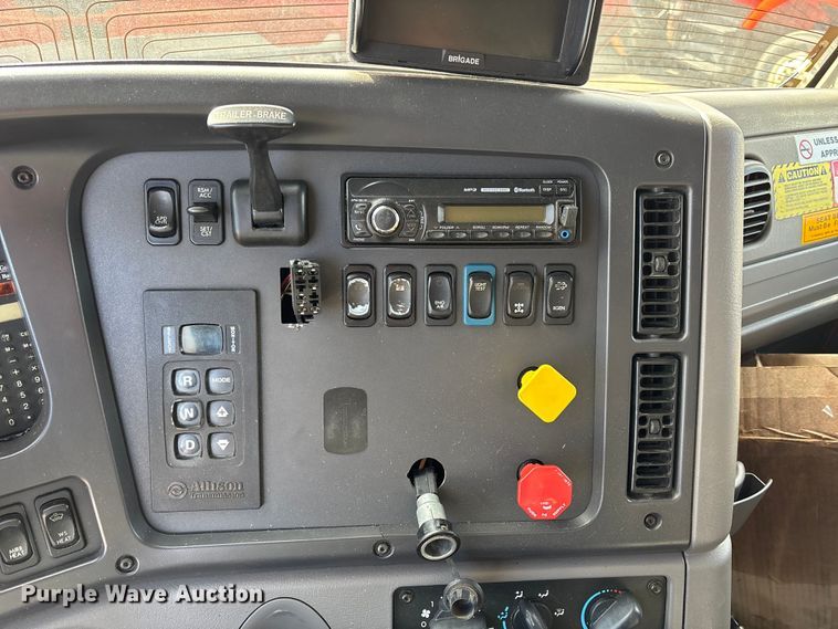 image for item FB0783 2015 Freightliner 108SD dump truck